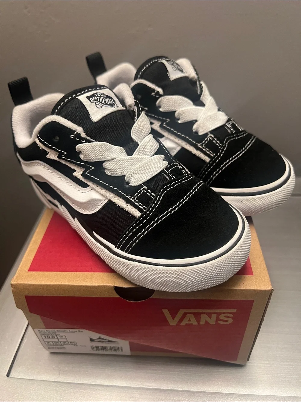 Vans Knu Skool Elastic Lace Bolt. Black and white. Toddler size 10